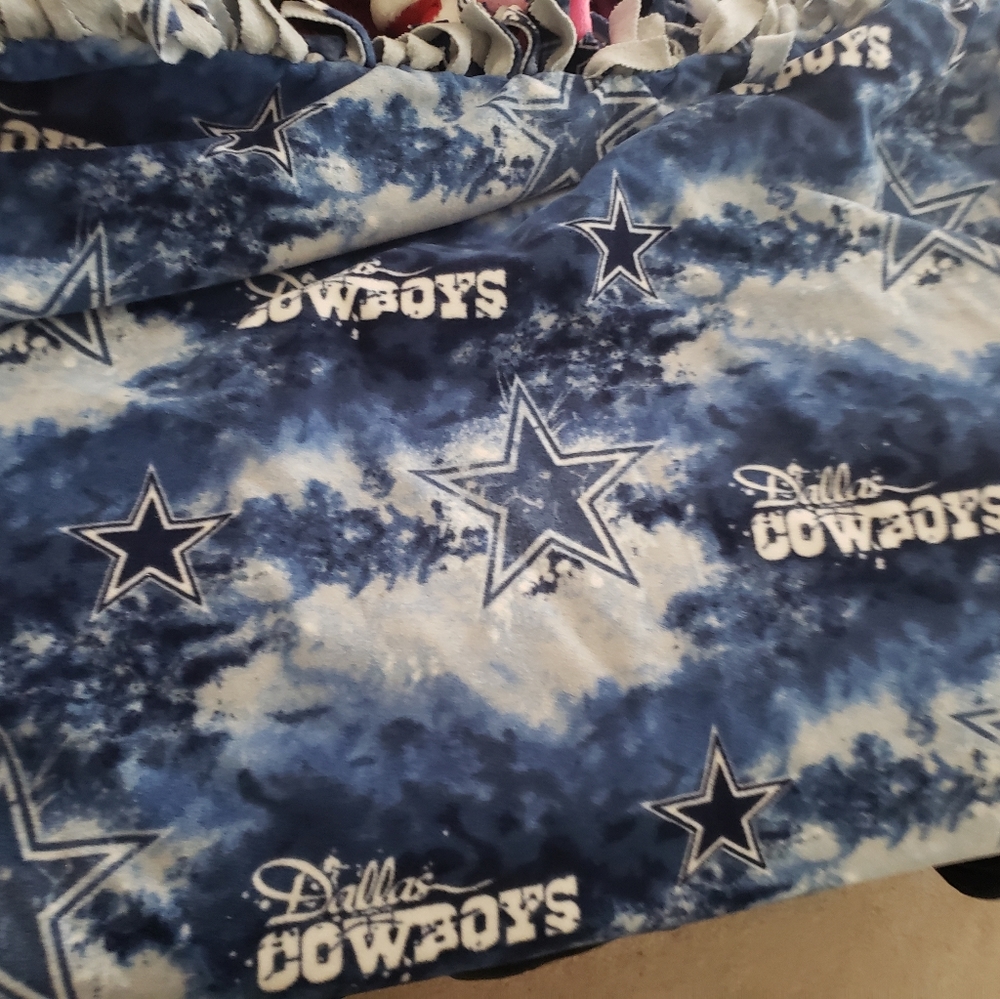 Tie down blanket - Picture 3 of 3